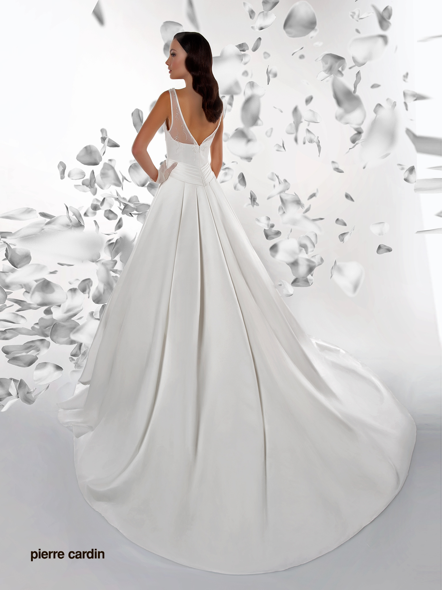 Закрытое свадебное платье Pierre Cardin атласное арт.7404