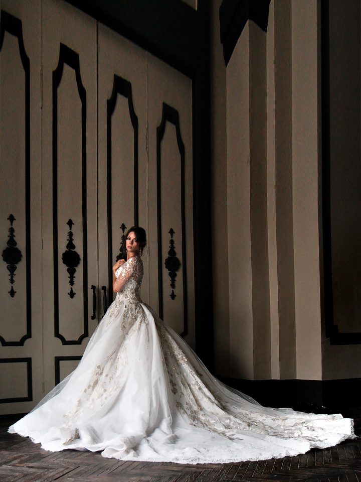 Пышное кружевное закрытое свадебное платье Stella Sham
